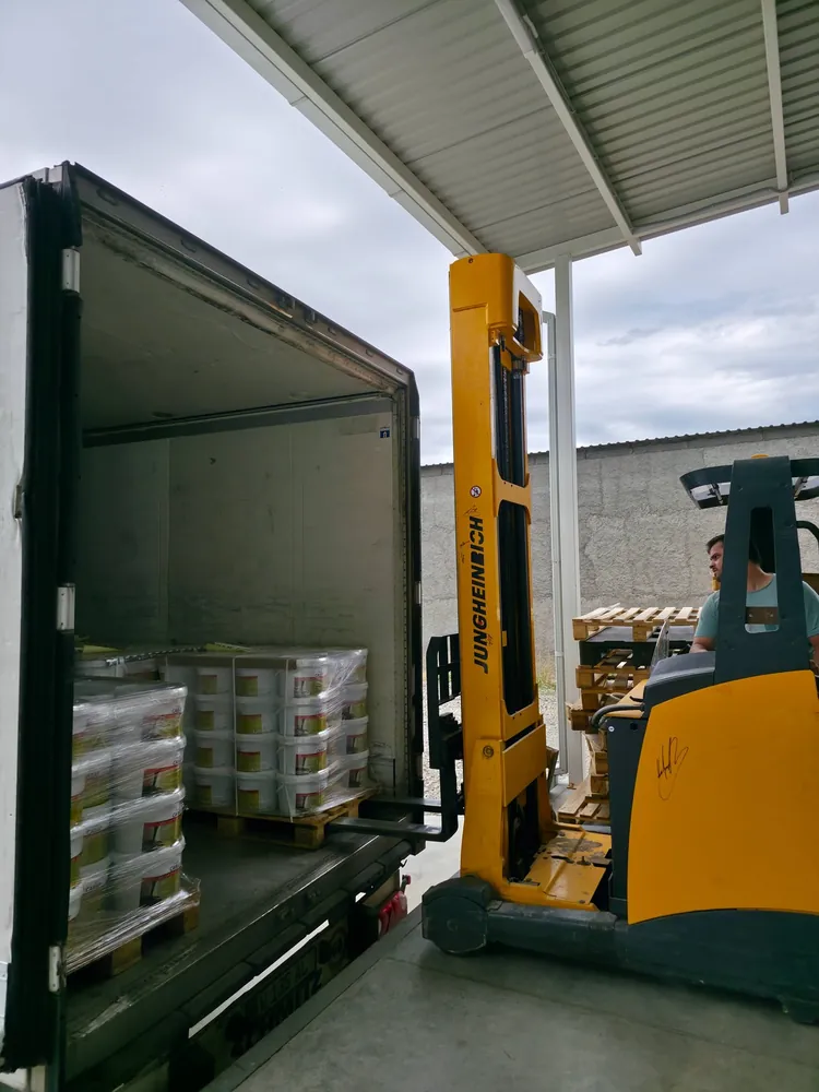 Distribution warehouse with freight pallets
